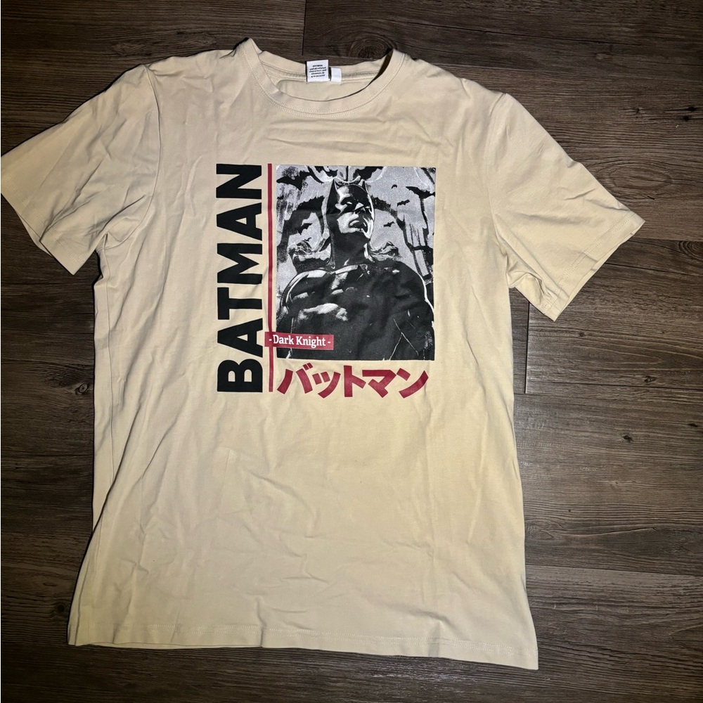 medium cream batman shirt